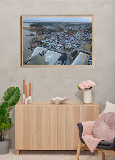 Eksempel på innrammet flyfoto i 70x100 cm format